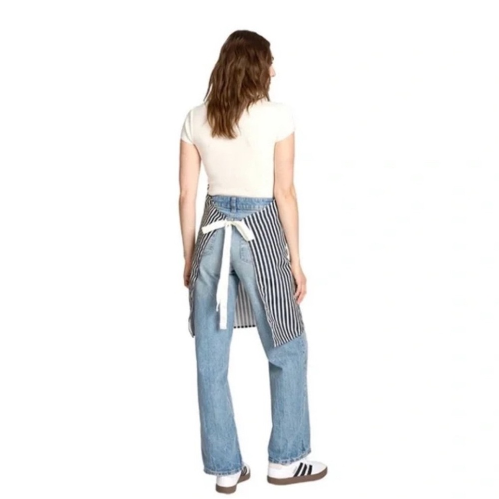 Chef up in Style! Business & Pleasure Navy Striped Apron NWT - Picture 4 of 4